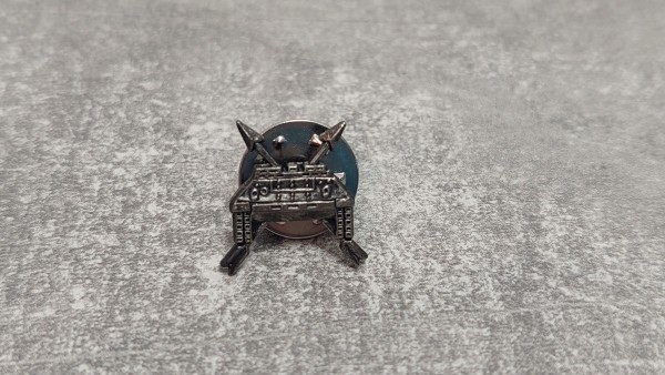 Bundeswehr Anstecker/ Pin Barettabzeichen Panzerjäger