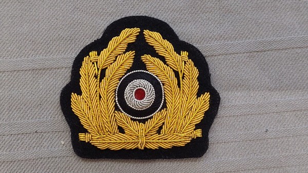 Mützenkranz mit Kokarde Kriegsmarine handgestickt auf Blau