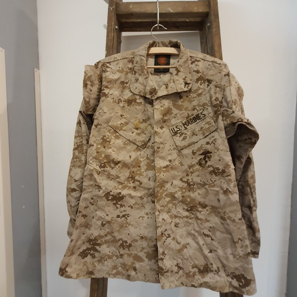 USMC Jacke, Hose, Feldmütze und Koppel in Desert MARPAT Tarn