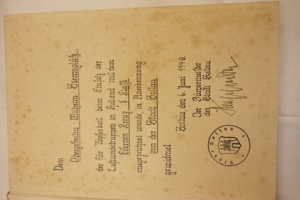 937 Curtis Salta - 1000 Jahre Soltau. 937 - 1937 von Wilhelm Schaeffer - mit Widmung für Obergefreiten ... für Tapferkeit beim Einsatz der Luftlandetruppen in Holland zur Verleihung des Eisernen Kreuzes 2. Klasse