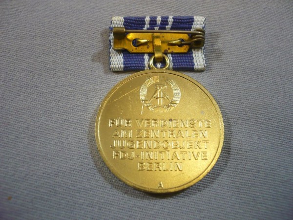 Medaille für Verdienste am Zentralen Jugendobjekt FDJ-Iniative Berlin in Gold