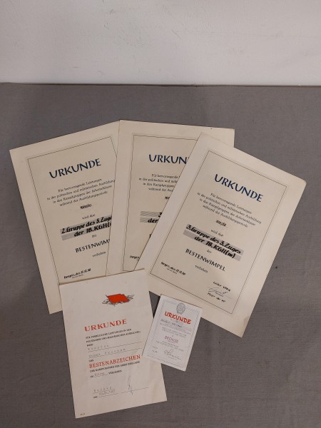 DDR 5 Urkunden Bestenwimpel Sportabzeichen und Bestenabzeichen Kampfgruppen