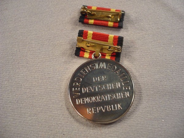 Verdienstmedaille der DDR, mit Etui