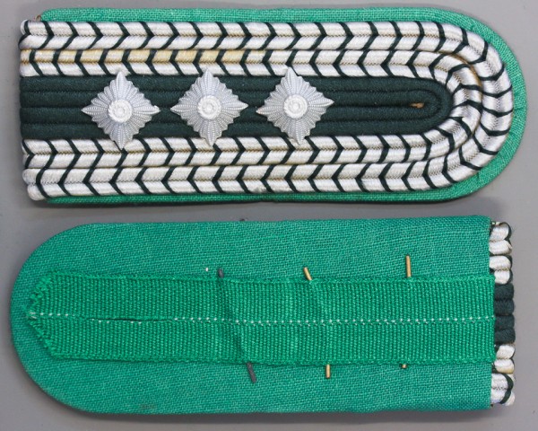 Schulterklappen, Volkspolizei- VoPo, Obermeister, mit 3 silbernen Sternen, mit Schlaufen, Neu