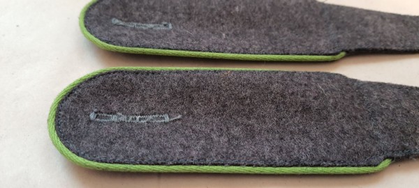 Schulterklappen Mannschaften, blaugrau mit grüner Paspel