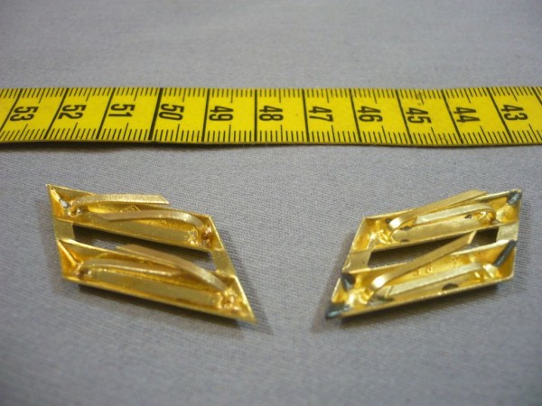 Schulterklappenauflage Obergefreiter, Links und Rechts, Messing, vergoldet, glänzend