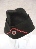 Vorschau: Schiffchen M38 für Mannschaften, Panzer, Hersteller Lubstein Größe 60 mit Kokarde und Soutache, schwarz Vorschau: Schiffchen M38 für Mannschaften, Panzer, Hersteller Lubstein Größe 60 mit Kokarde und Soutache, schwarz