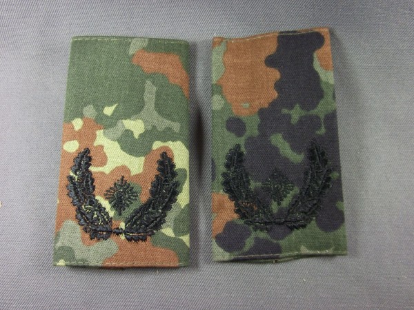 Rangschlaufen Major, schwarz auf Flecktarn