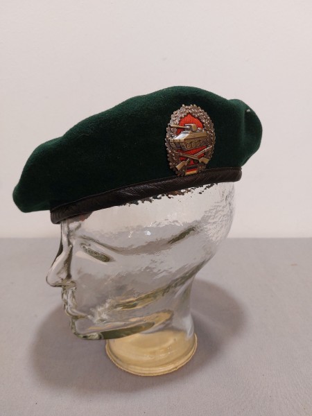 Bundeswehr Barett grün Panzergrenadier mit Abzeichen Grösse 59