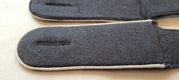 Schulterklappen Mannschaften, blaugrau mit weißer Paspel, ältere Fertigung