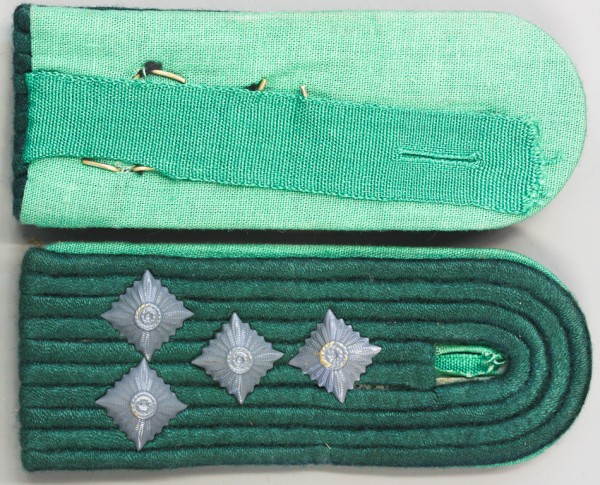 Schulterklappen, Volkspolizei- VoPo, Hauptman, 4 Sterne, Schulterklappen für Felddienstuniform