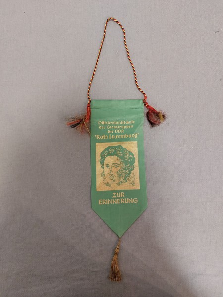 DDR Tischfahne/ Tischwimpel NVA Offiziershochschule der Grenztruppen der DDR Rosa Luxemburg Zur Erin