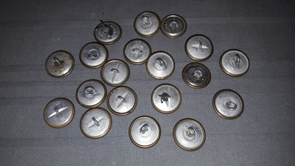 Allgemein: Knopf 21mm gekörnt altgold kurze und lange Öse