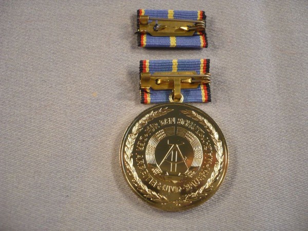 Medaille für langjährige Pflichterfüllung zur Stärkung der Landesverteidigung der DDR in Gold