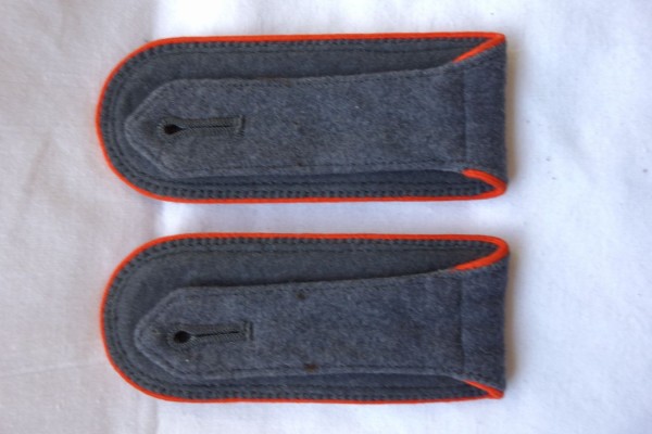 Schulterklappen, Mannschaft Unteroffizier Anwärter UA Heeresflugabwehr dunkel grau mit Lasche für Mantel