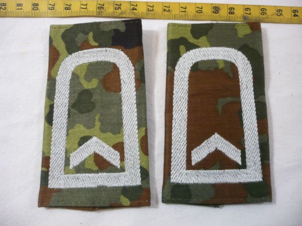 Rangschlaufen Feldwebel, weiß auf flecktarn