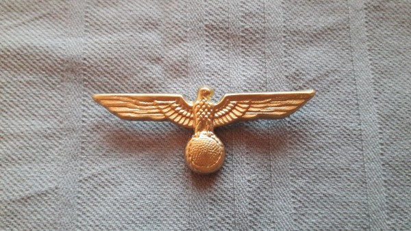 Mützenemblem Kriegsmarine Metall gold entnazifiziert durch eine Knopfauflage