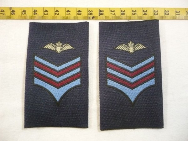 Rangschlaufen für einen Lance Corporal Technician Luftwaffe in dunkelblau gewebt