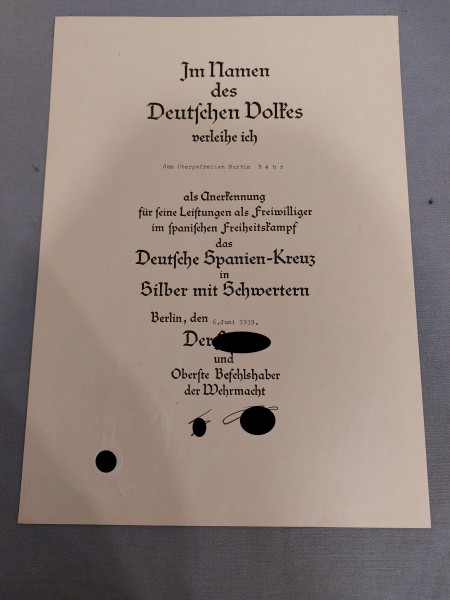 Urkunde Spanienkreuz in Silber mit Schwertern und Urkunde Cruz Roja del Merito Militar