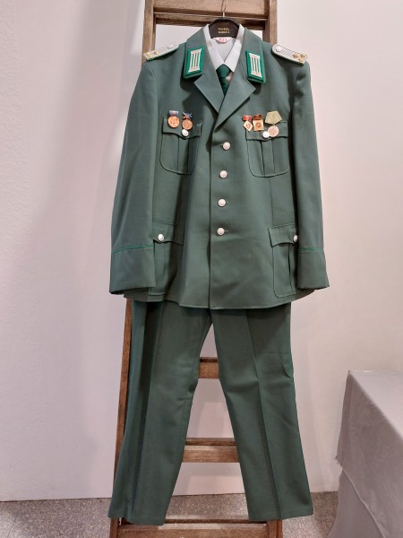 DDR Jacke Hose und Hemd Bereitschaftspolizei Größe g56 Original