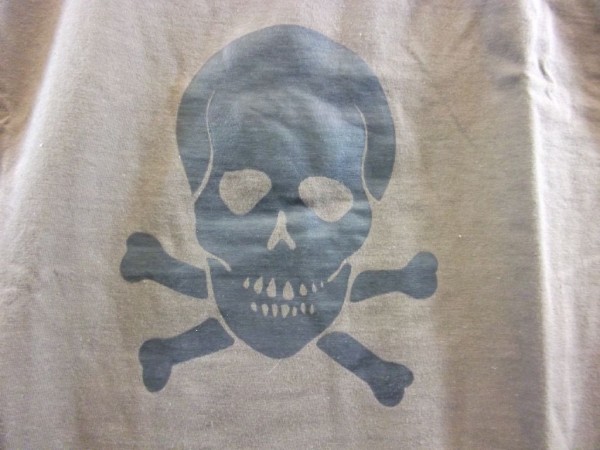 T-Shirt oliv mit Druck: Totenkopf #Größe Large#