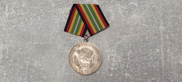 DDR Medaille für treue Dienste in der NVA 900er Silber