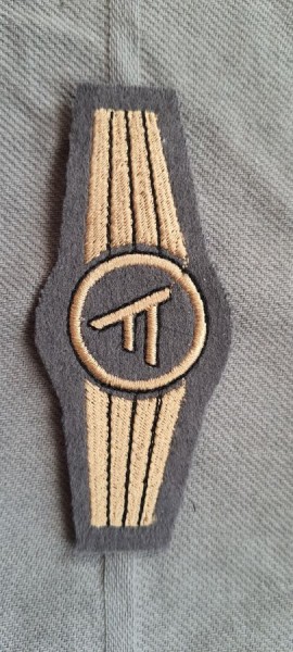 Tätigkeitsabzeichen Führungsdienstpersonal in ganz bronze maschinengestickt auf grau