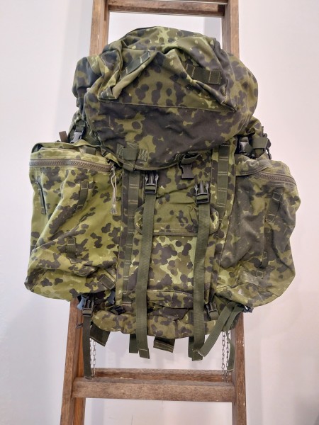 Dänemark Rucksack Infanterie Lang mit Seitentaschen M96 Grüntarn HMAK Original