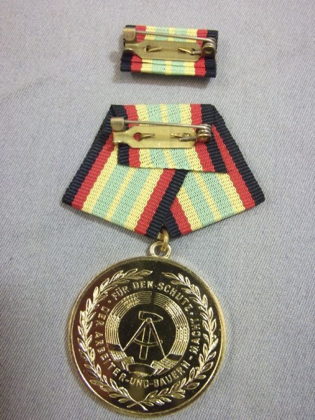 Medaille für treue Dienste in der Nationalen Volksarmee, in Gold