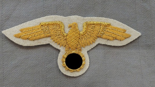 Mützenadler für Offizier Diplomatisches Korps gold auf weiß handgestickt