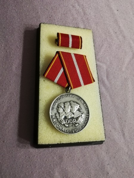 DDR Verdienstmedaille der Nationalen Volksarmee Silber Bartel 146e