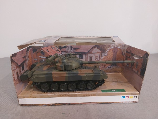 DDR Modell Classic Tank 1:32 New Ray T-80