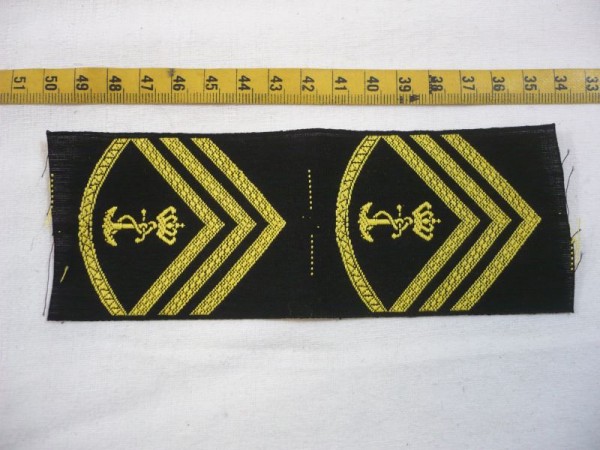 Dienstgradabzeichen für einen Petty Officer Regular Stammpersonal Marine in dunkelblau gewebt