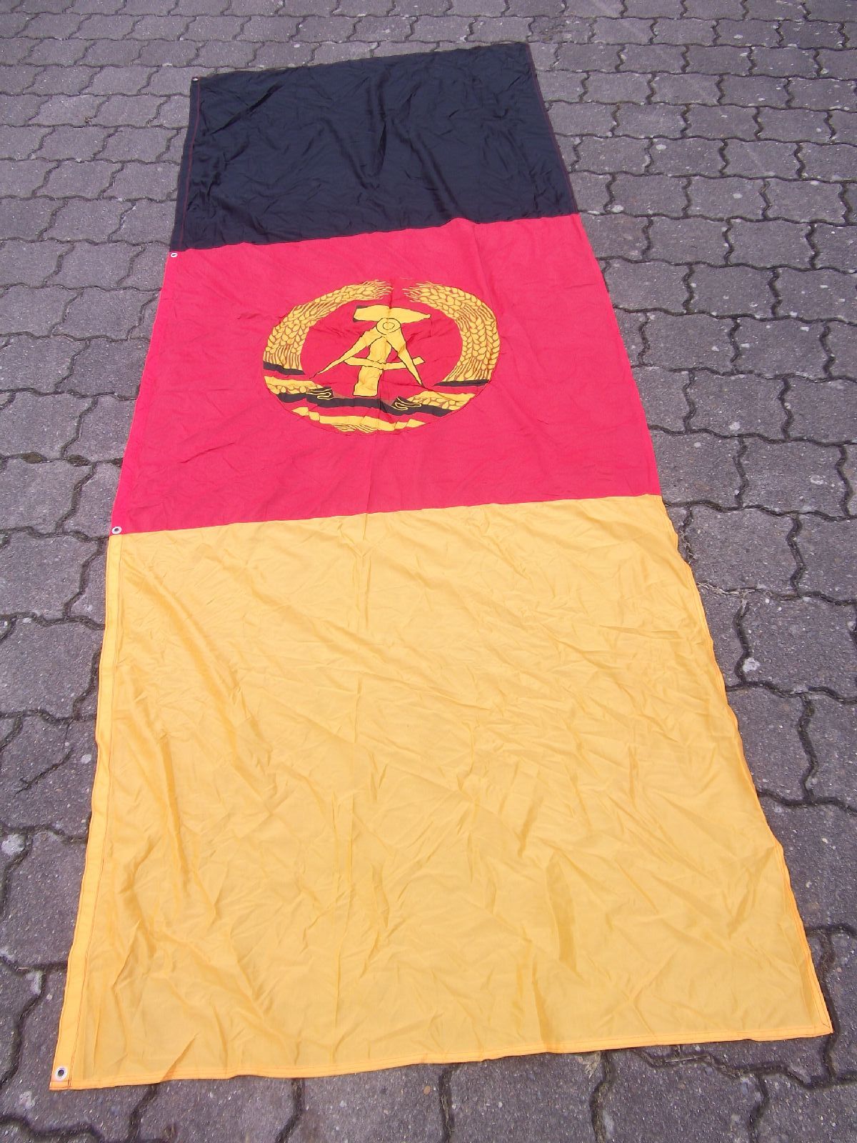 DDR Fahne ca 350m x 135cm seitliche Ösen 