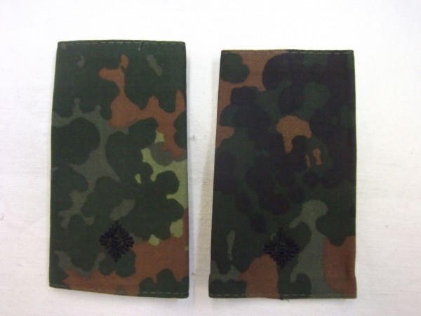 Rangschlaufen Leutnant, schwarz auf Flecktarn