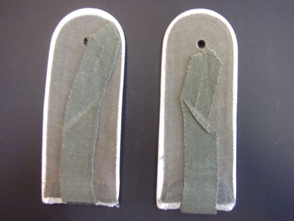 Schulterklappe, Motorisierte Schützen, Unterfeldwebel Waffenfarbe, weiß