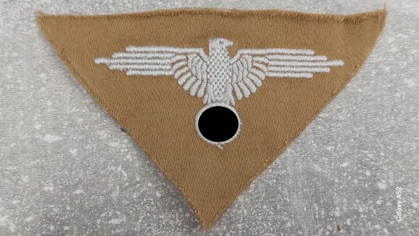 Armadler XX Mannschaften weiß auf khaki maschinengestickt