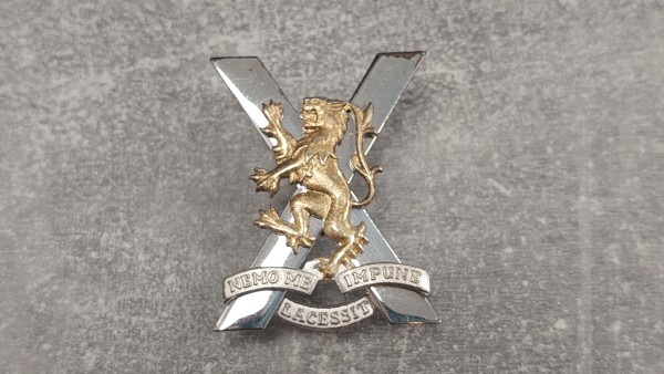 Grossbritannien Mützenabzeichen Royal Regiment of Scotland - Metall