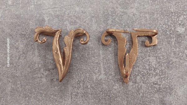 Preussen Schulterklappen- bzw Epaulettenauflage " V " Husaren Regiment Nummer 2 1Stück