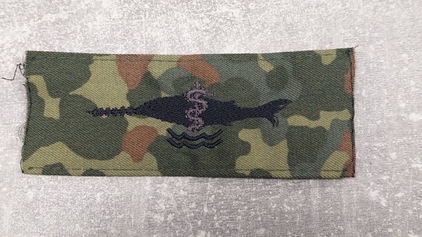 Bundeswehr Tätigkeitsabzeichen Taucherarzt schwarz auf flecktarn